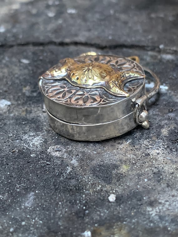 🌙Triple moon silver locket with tree life