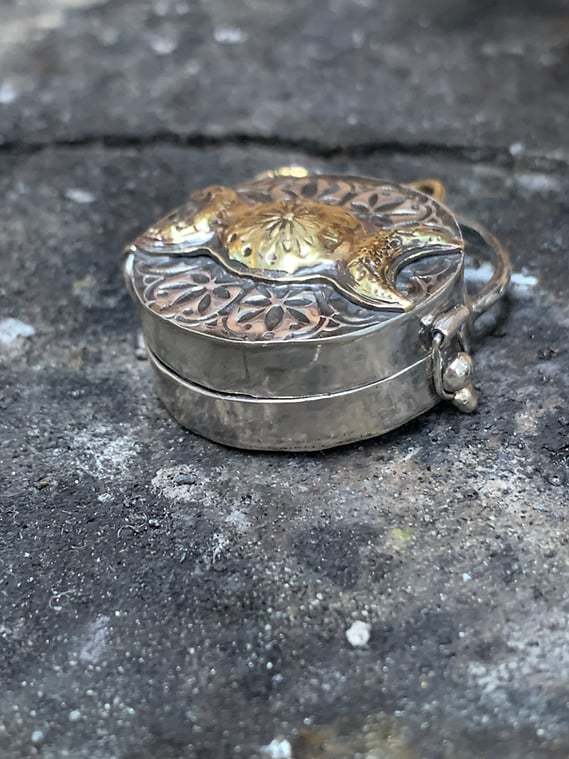 🌙Triple moon silver locket with tree life