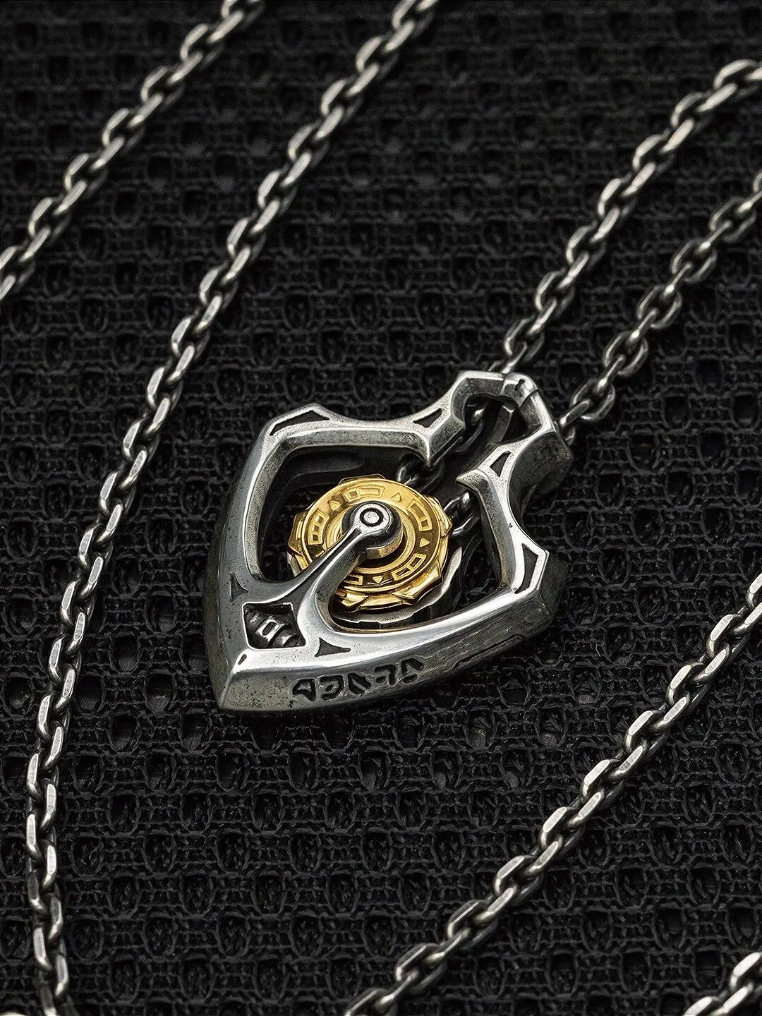 Shuttler Mechanical Rotatable Gear Pendant Necklace