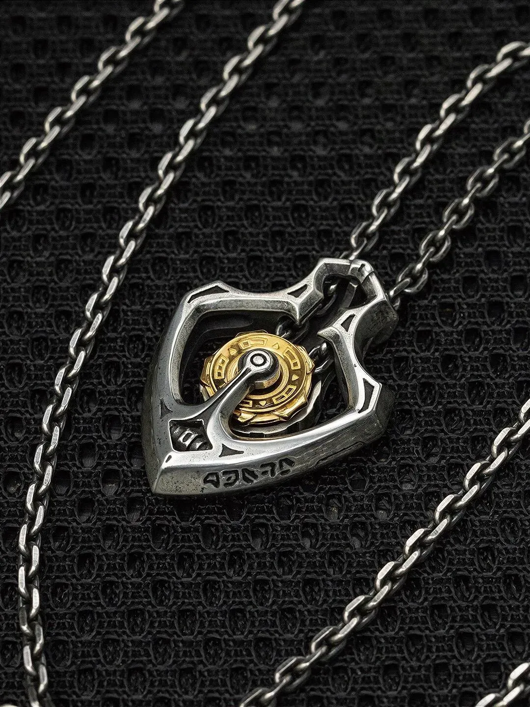 Shuttler Mechanical Rotatable Gear Pendant Necklace