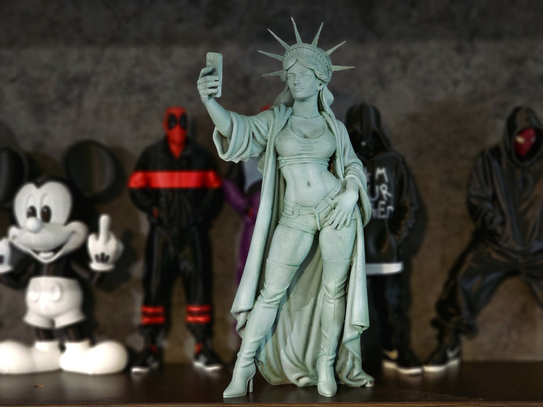 Statue of Liberty Selfie Figurine