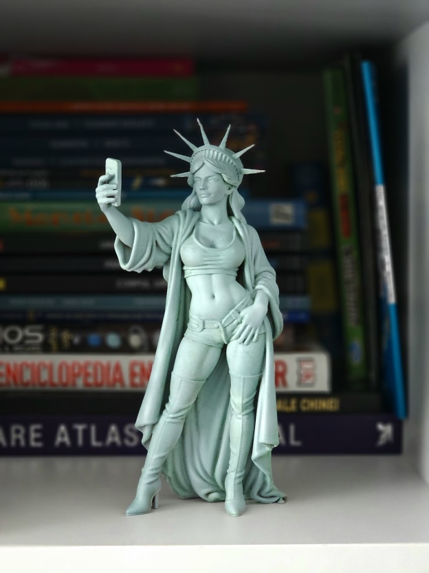 Statue of Liberty Selfie Figurine