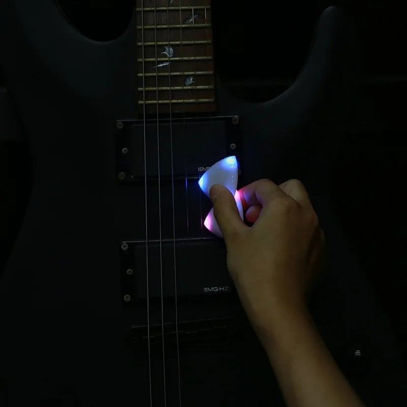 🎸Light Up Guitar Pick - 💝The perfect gift for guitar lovers