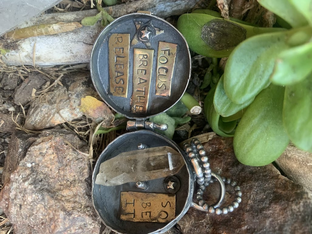 🌙Triple moon silver locket with tree life