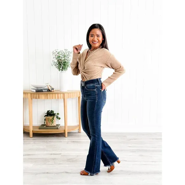 🔥High Rise Non Distressed Vintage Frayed Hem Bootcut Jeans