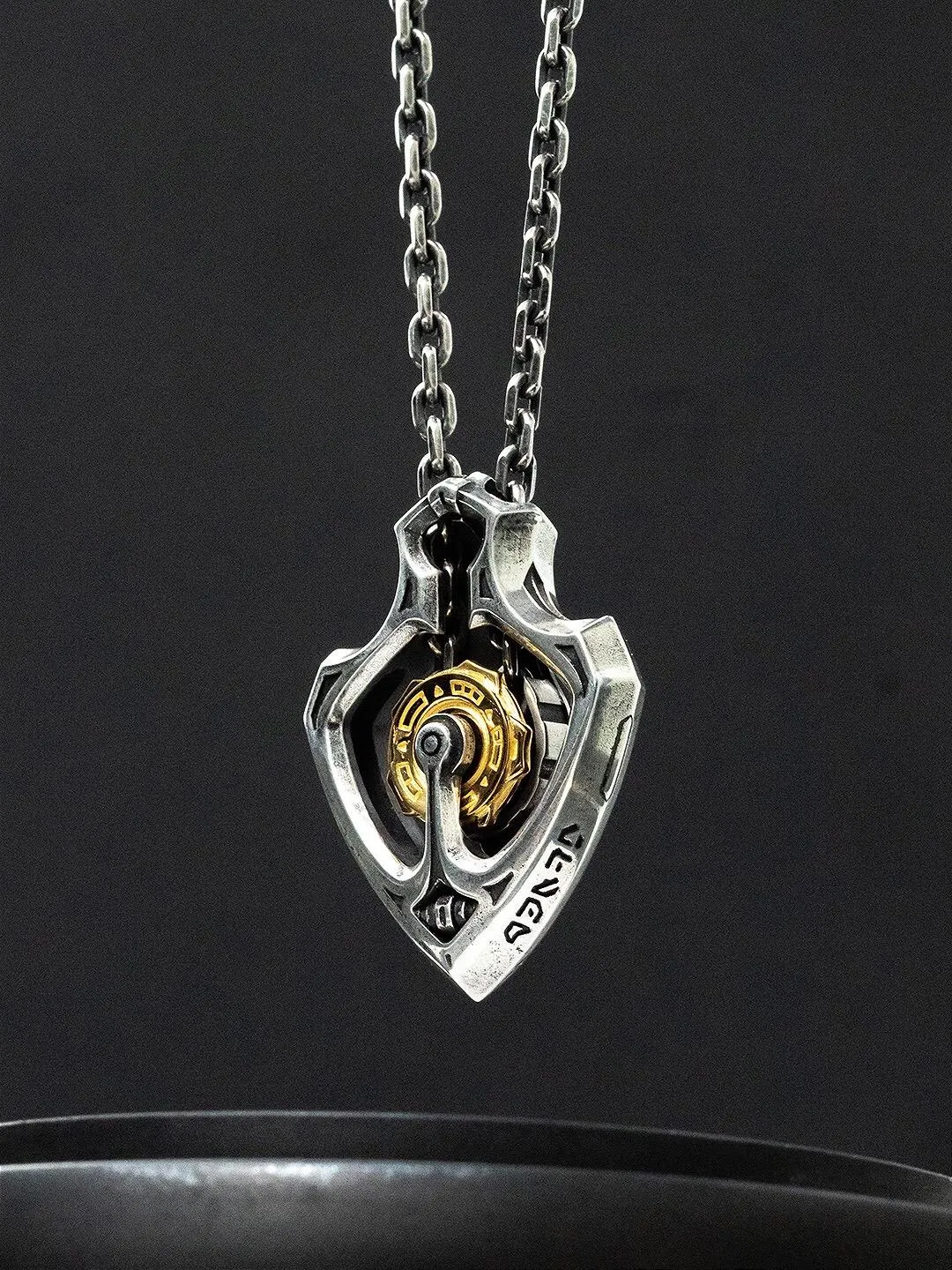 Shuttler Mechanical Rotatable Gear Pendant Necklace