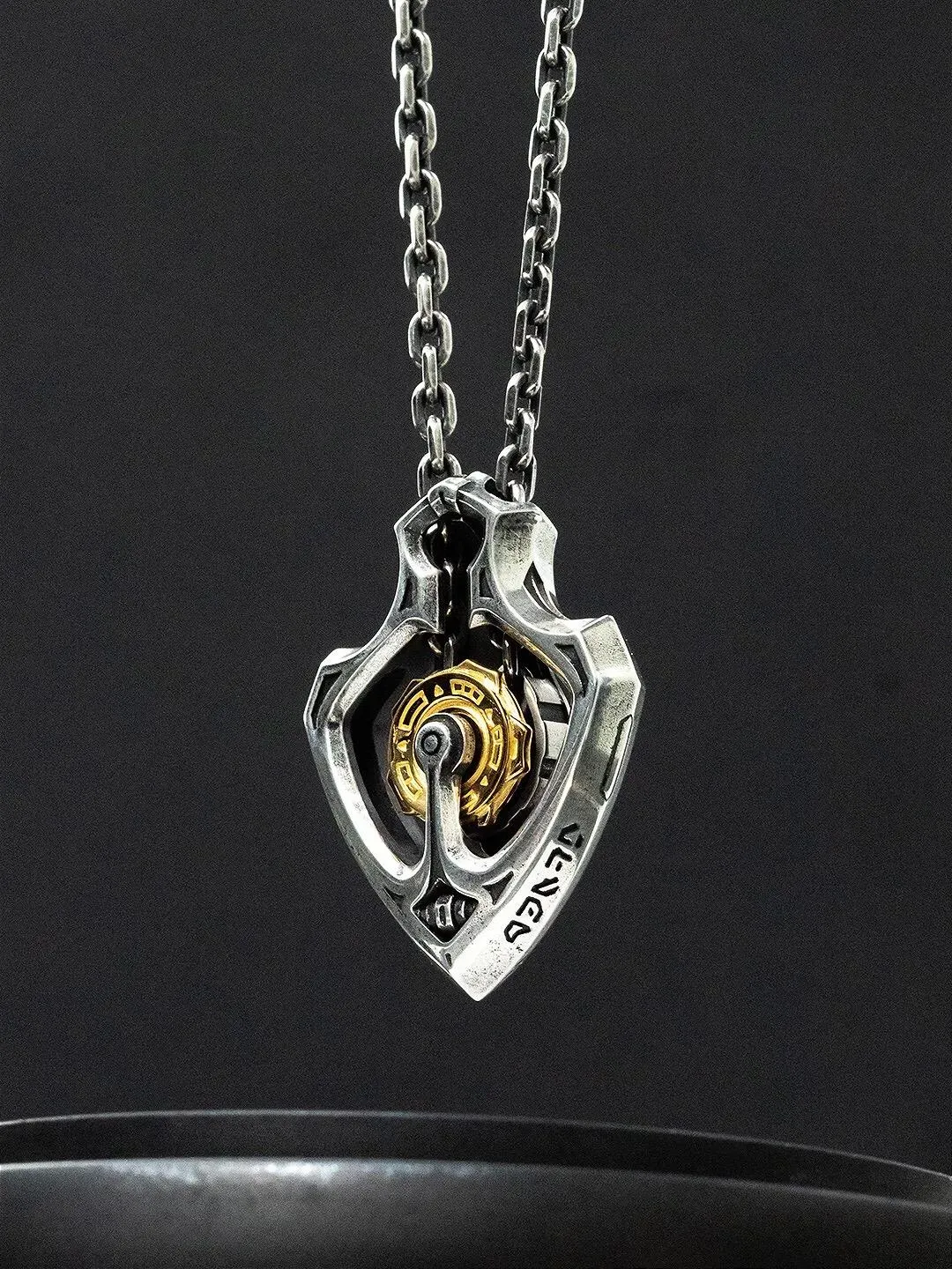 Shuttler Mechanical Rotatable Gear Pendant Necklace