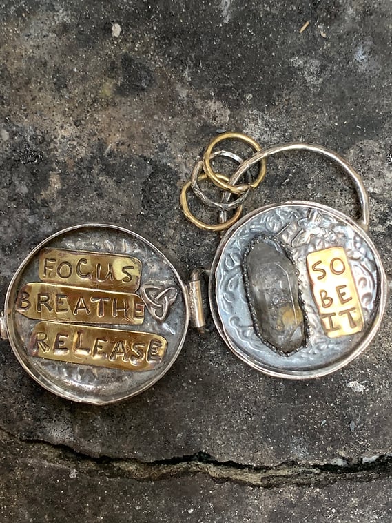 🌙Triple moon silver locket with tree life