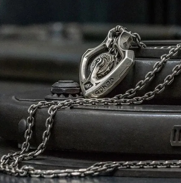 Shuttler Mechanical Rotatable Gear Pendant Necklace