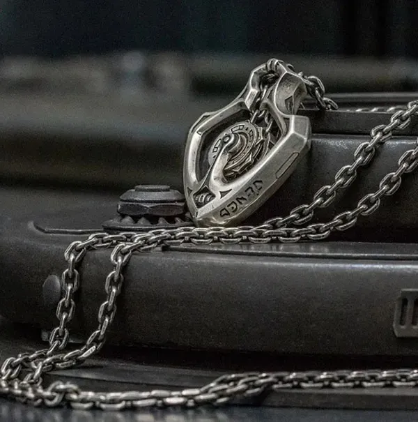 Shuttler Mechanical Rotatable Gear Pendant Necklace