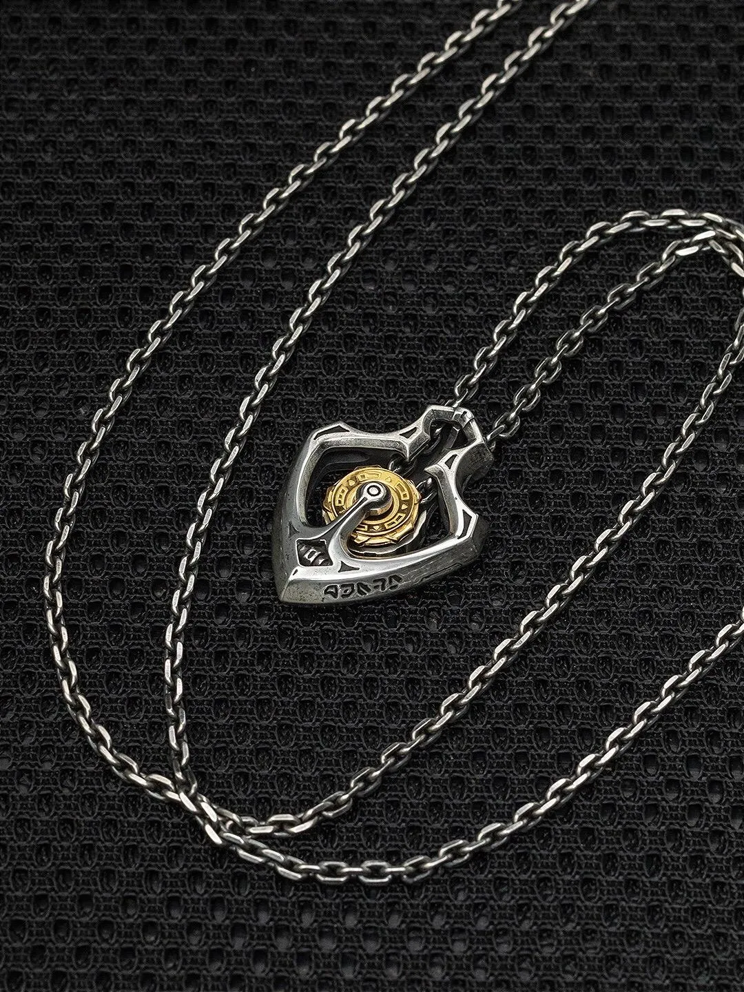 Shuttler Mechanical Rotatable Gear Pendant Necklace