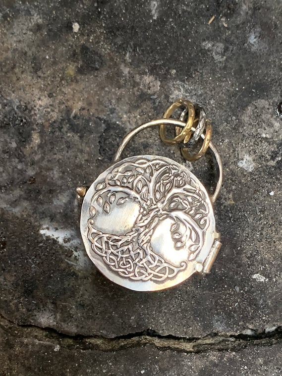 🌙Triple moon silver locket with tree life