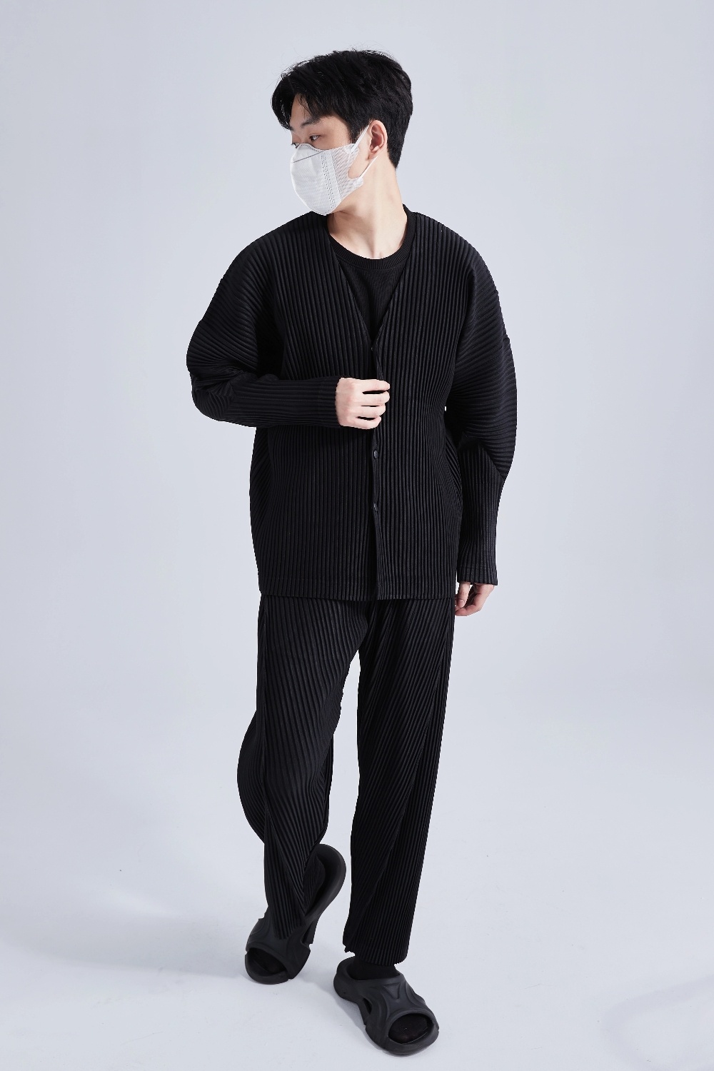 Men's Pleated Black V-Neck Cardigan Collarless Single Breasted Jacket Coat