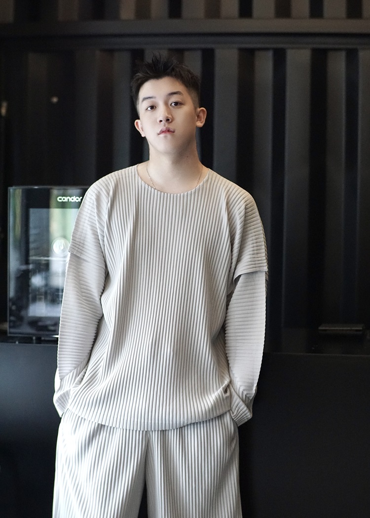 Men's Pleated Solid Color Stitching Long Sleeve T-shirt Loose Fit Round Neck TShirts