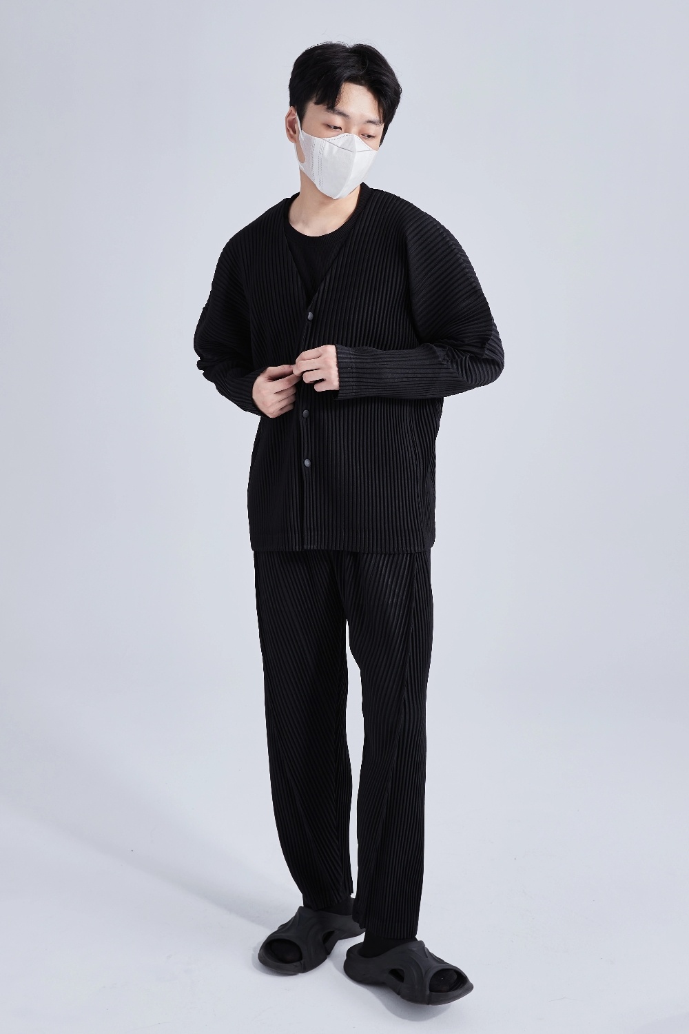 Men's Pleated Black V-Neck Cardigan Collarless Single Breasted Jacket Coat