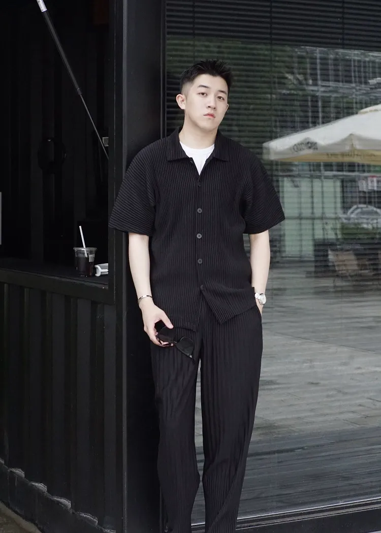 Men's Pleated Solid Color Short Sleeve Shirt Casual Button Up Shirt For Summer