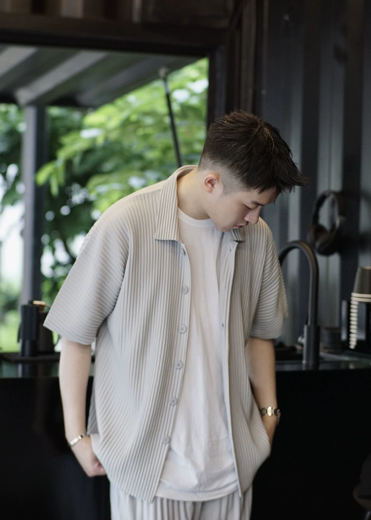 Men's Pleated Solid Color Short Sleeve Shirt Casual Button Up Shirt For Summer