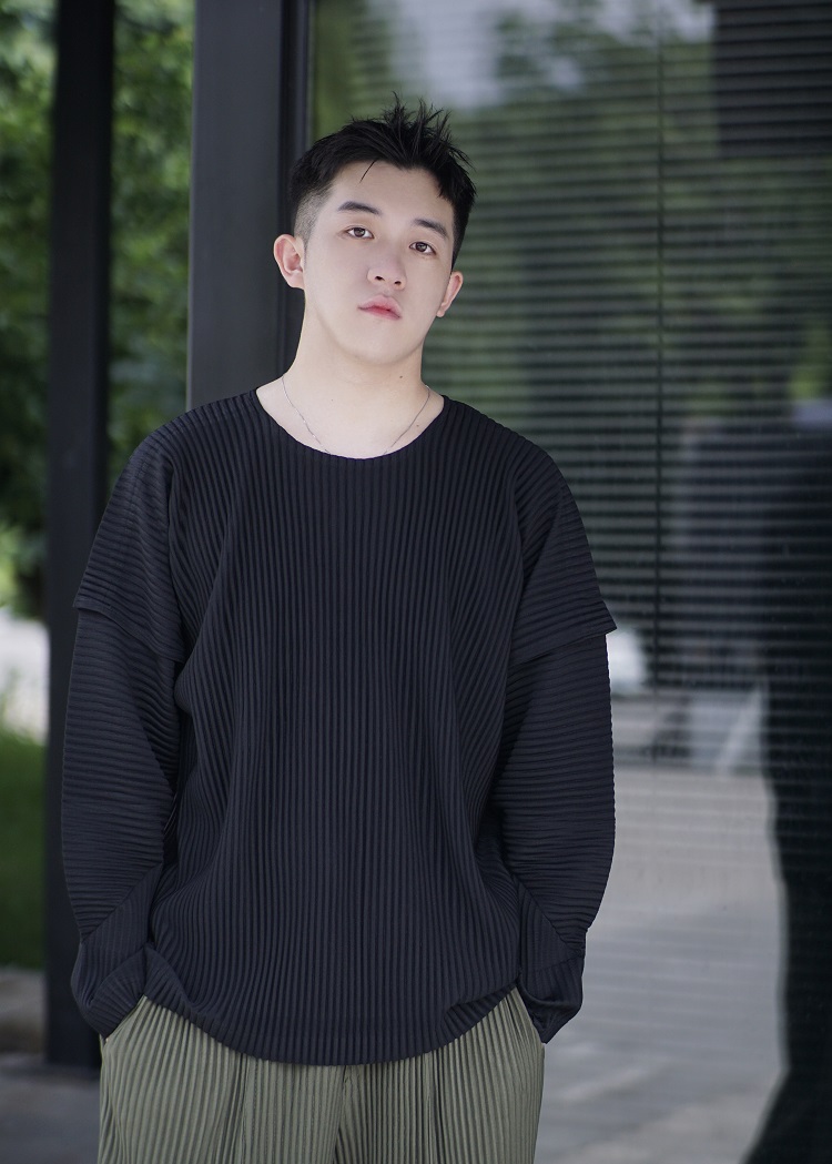 Men's Pleated Solid Color Stitching Long Sleeve T-shirt Loose Fit Round Neck TShirts