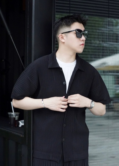 Men's Pleated Solid Color Short Sleeve Shirt Casual Button Up Shirt For Summer
