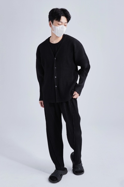 Men's Pleated Black V-Neck Cardigan Collarless Single Breasted Jacket Coat