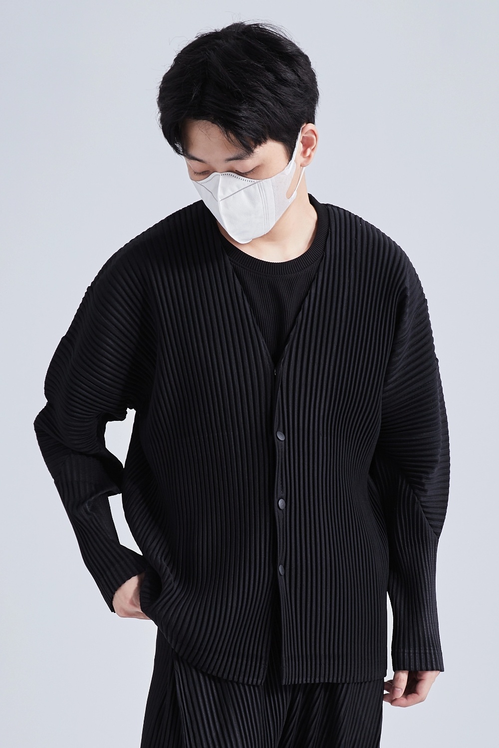 Men's Pleated Black V-Neck Cardigan Collarless Single Breasted Jacket Coat