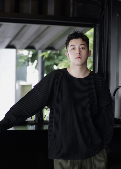 Men's Pleated Solid Color Stitching Long Sleeve T-shirt Loose Fit Round Neck TShirts