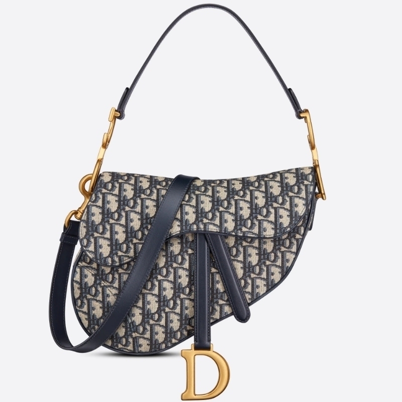 【DIOR】堀田茜さん着用★冬感あふれるバッグ「SADDLE」が登場！