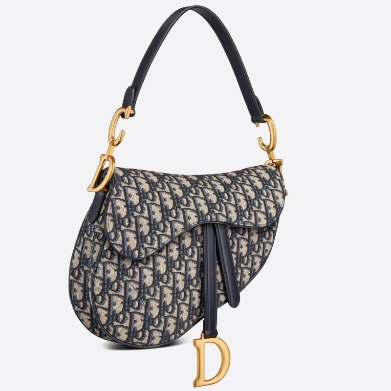 【DIOR】堀田茜さん着用★冬感あふれるバッグ「SADDLE」が登場！