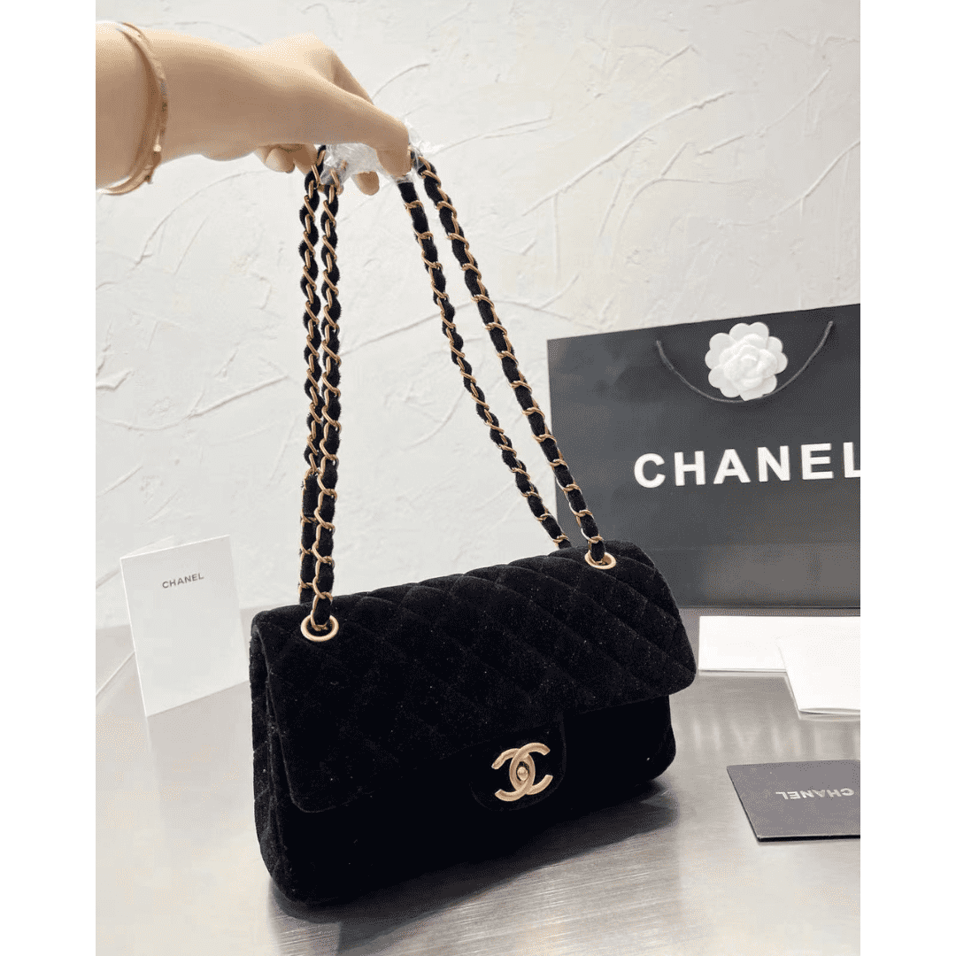 【CHANEL】VERY雑誌掲載 大人気2022秋冬ぴったりの高級感 ベルベット フラップバッグ