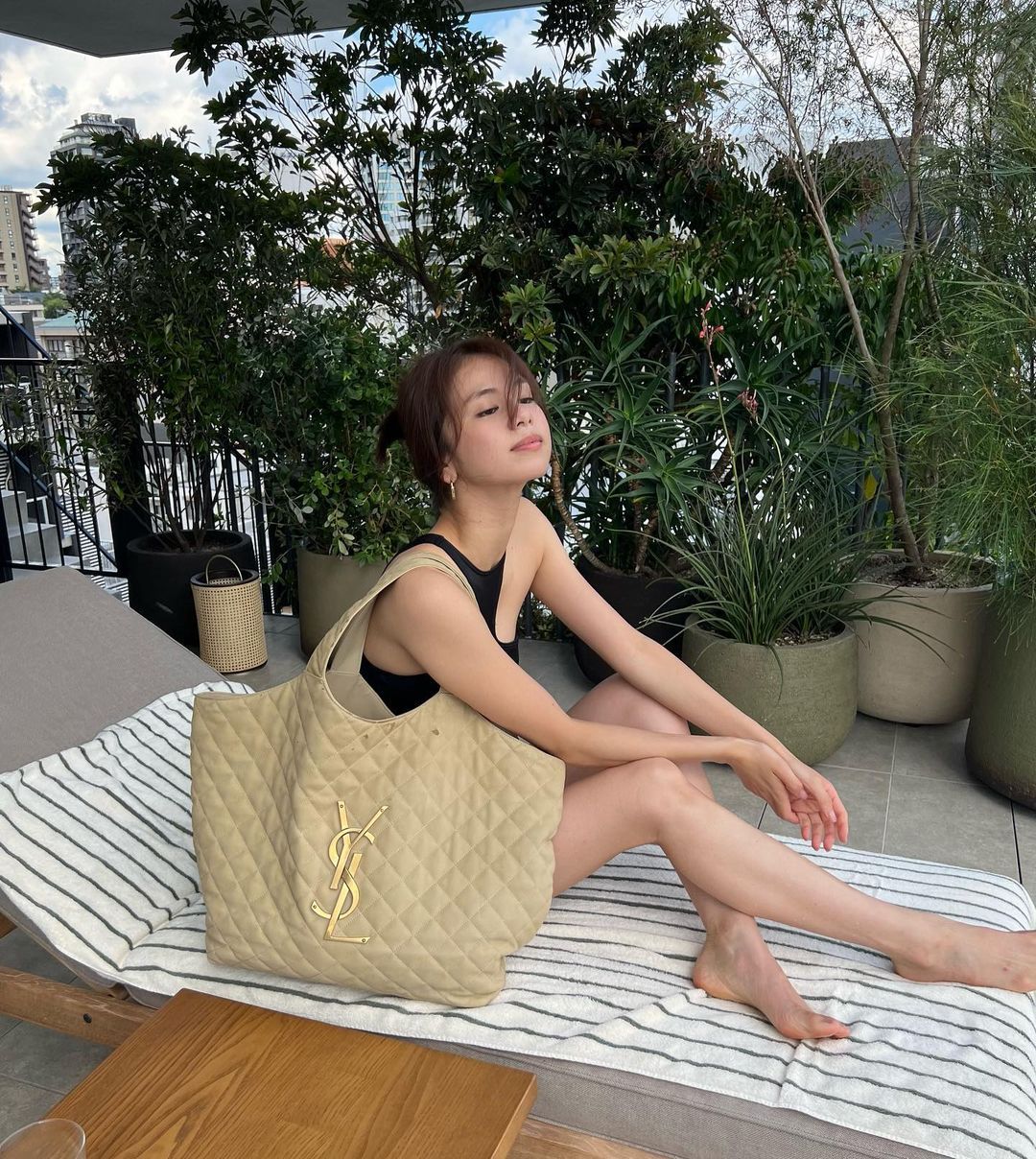 【SAINT LAURENT】雑誌・インスタ多数掲載！BLACKPINK ROSÉ愛用のイカール マキシショッピングバッグ