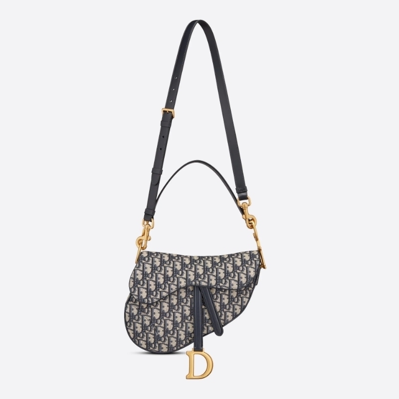 【DIOR】堀田茜さん着用★冬感あふれるバッグ「SADDLE」が登場！