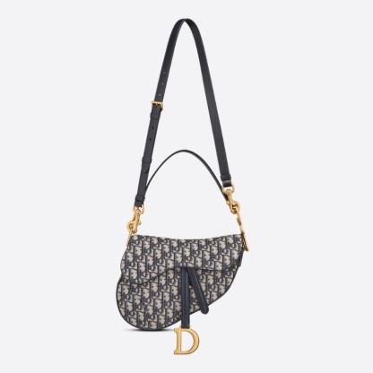 【DIOR】堀田茜さん着用★冬感あふれるバッグ「SADDLE」が登場！