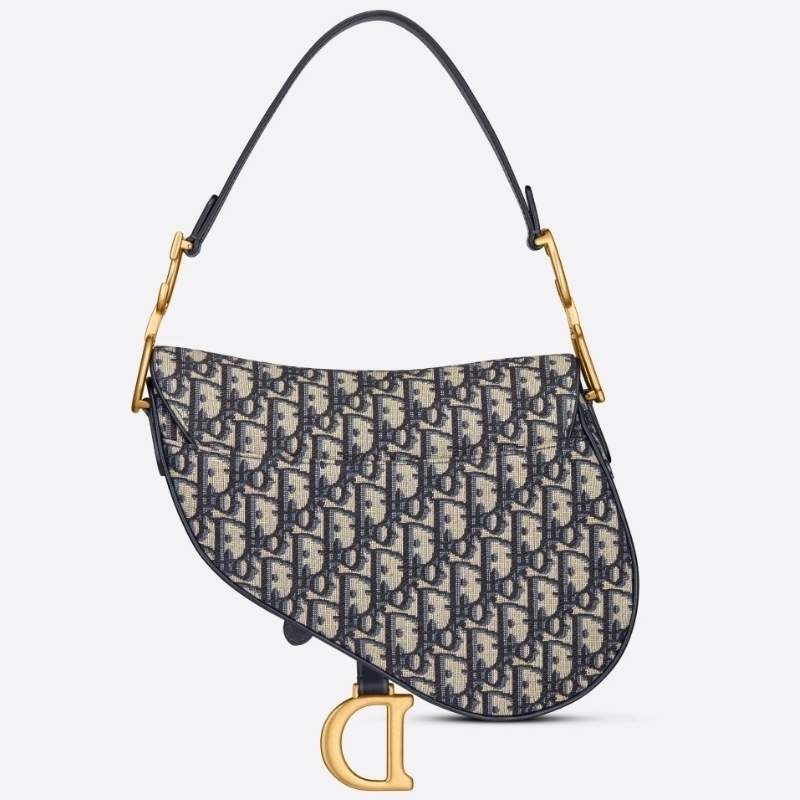 【DIOR】堀田茜さん着用★冬感あふれるバッグ「SADDLE」が登場！