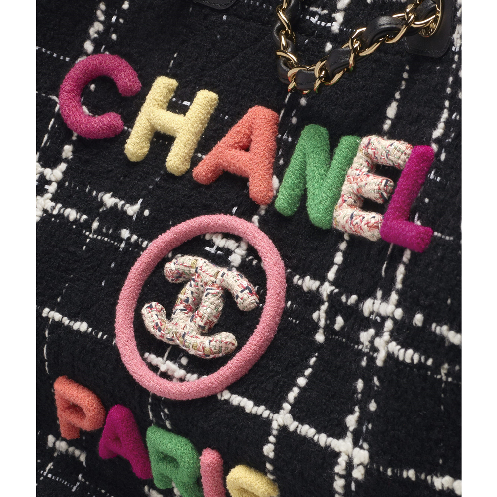【CHANEL】 お洒落なツイードにロゴが映える♪ラージ ショッピング バッグ