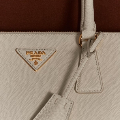 【PRADA】レザーミディアムバッグ