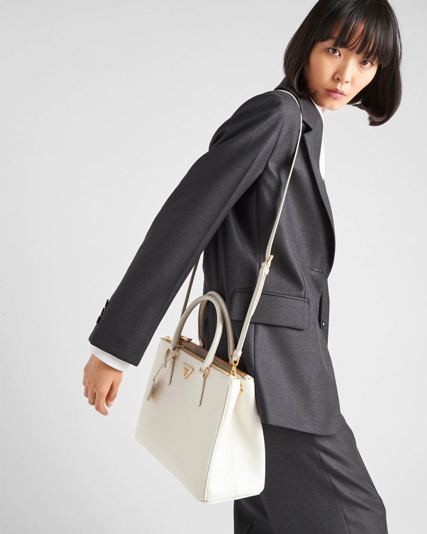 【PRADA】レザーミディアムバッグ