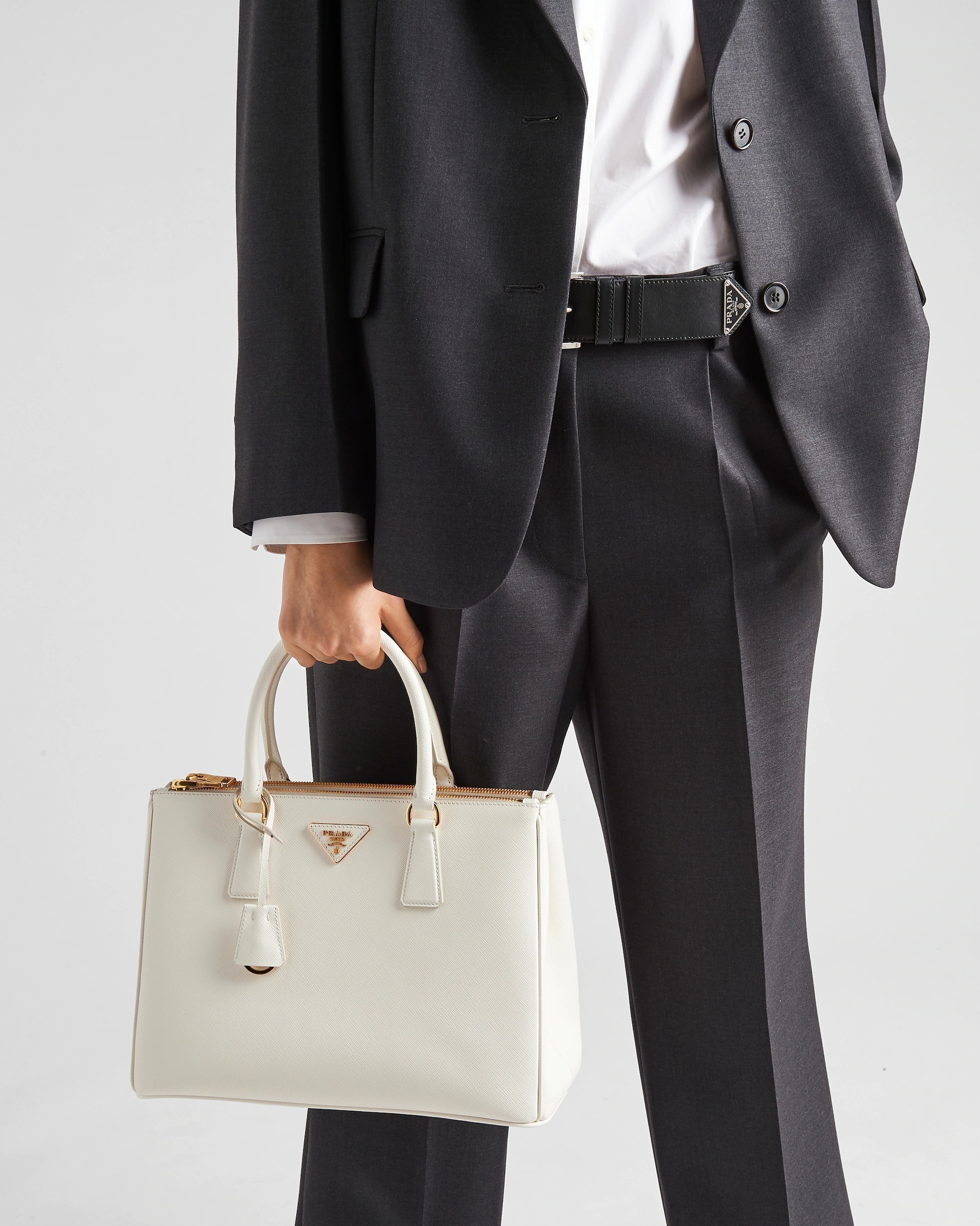 【PRADA】レザーミディアムバッグ