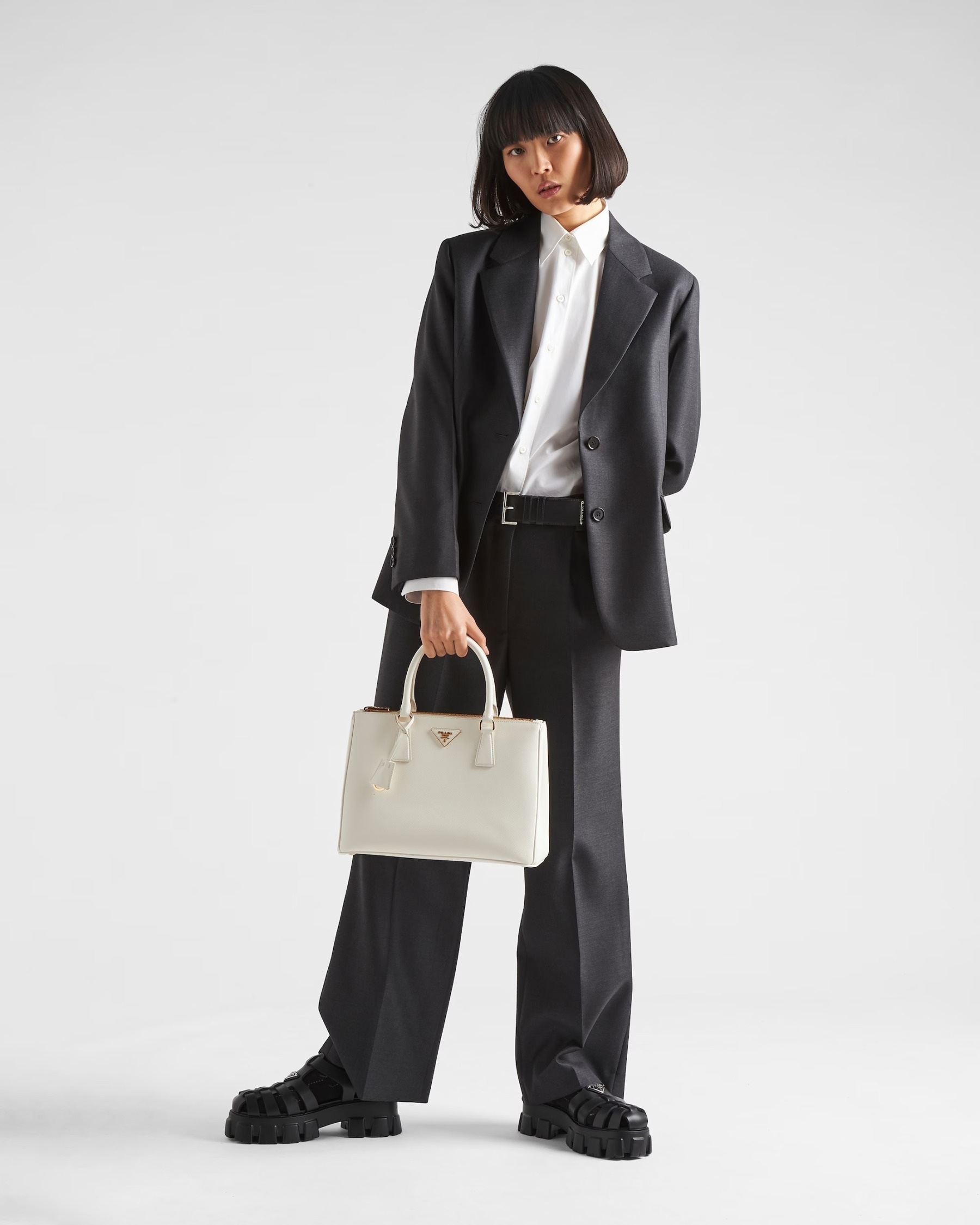 【PRADA】レザーミディアムバッグ