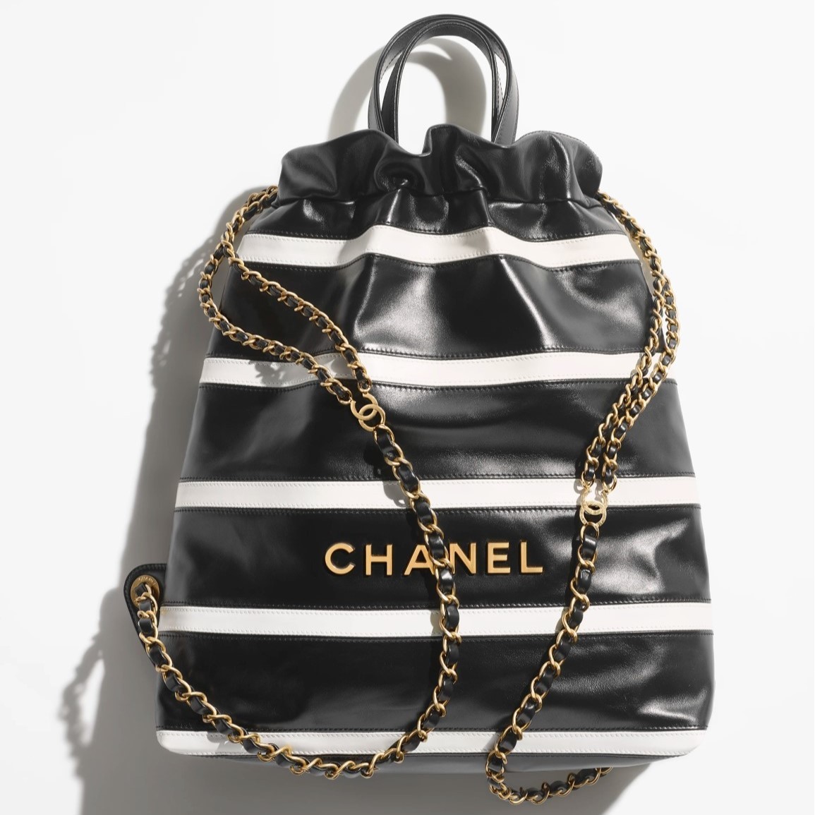 ６万取引突破★【ボーダーデザイン/カジュアル】CHANEL 22 バックパック