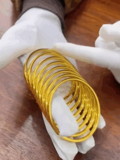 🍀✨ สวัสดีเพื่อนๆ! ชีวิตจะมีสีสันมากขึ้นกับ "แฮปปี้ฟอร์จูนสี่ใบ" 🤑💖 🎉💎 แค่ใส่ข้อมือก็รู้สึกเฮง! มาพร้อมพลังโชคลาภสุดพิเศษ! 🌟