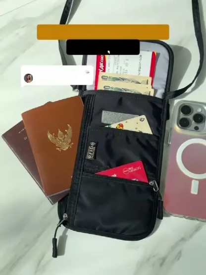 🧳✨ กระเป๋าเก็บเอกสาร & พาสปอร์ตแบบสะพายข้าง กันขโมย–กันสแกนบัตร เหมาะมากสำหรับคนบินบ่อย เดินทางต่างประเทศ หรือพกของสำคัญติดตัว!