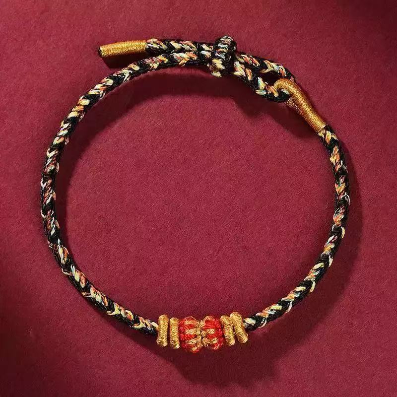 【พลิกชะตาฟ้าดิน!】 สร้อยข้อมือเชือกแดงมงคลสำหรับปีชง  $ลดครึ่งราคา! แก้ชงปี 2026 แก้ดวงตกด่วน$