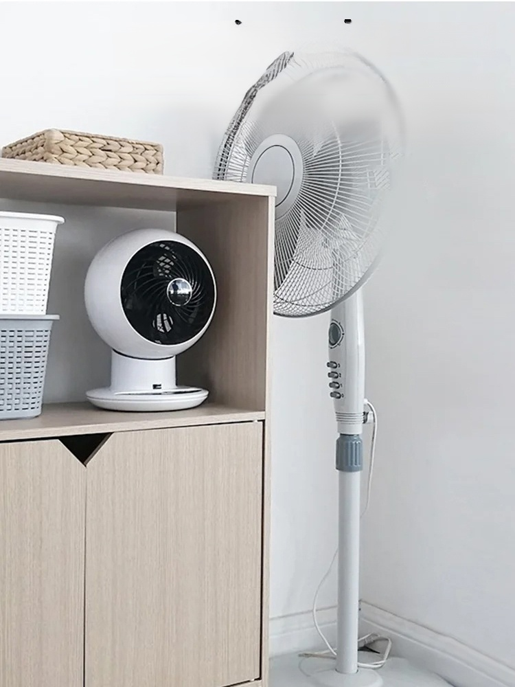 พบกับพัดลมหมุนเวียนสามมิติที่ให้คุณสัมผัสความเย็นสบายทั่วถึงทุกมุมห้อง ด้วยการส่งลมแบบ 360 องศา