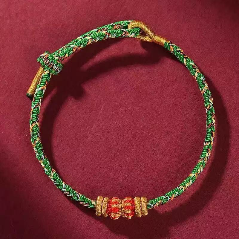 【พลิกชะตาฟ้าดิน!】 สร้อยข้อมือเชือกแดงมงคลสำหรับปีชง  $ลดครึ่งราคา! แก้ชงปี 2026 แก้ดวงตกด่วน$