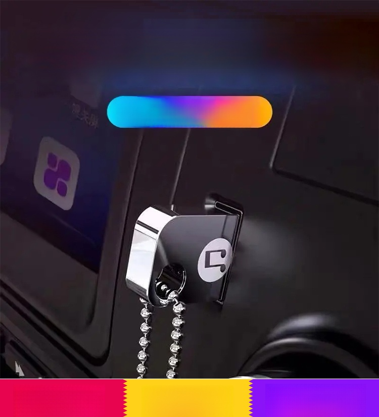 แฟลชไดรฟ์เพลงความจุสูง 32GB สำหรับรถยนต์นี้ บรรจุเพลงคุณภาพสูง 2800 เพลง และมิวสิกวิดีโอ HD 200 รายการ ใช้งานง่ายแบบเสียบแล้วใช้งานได้ทันที และรองรับระบบเสียงรอบทิศทาง DTS 5.1