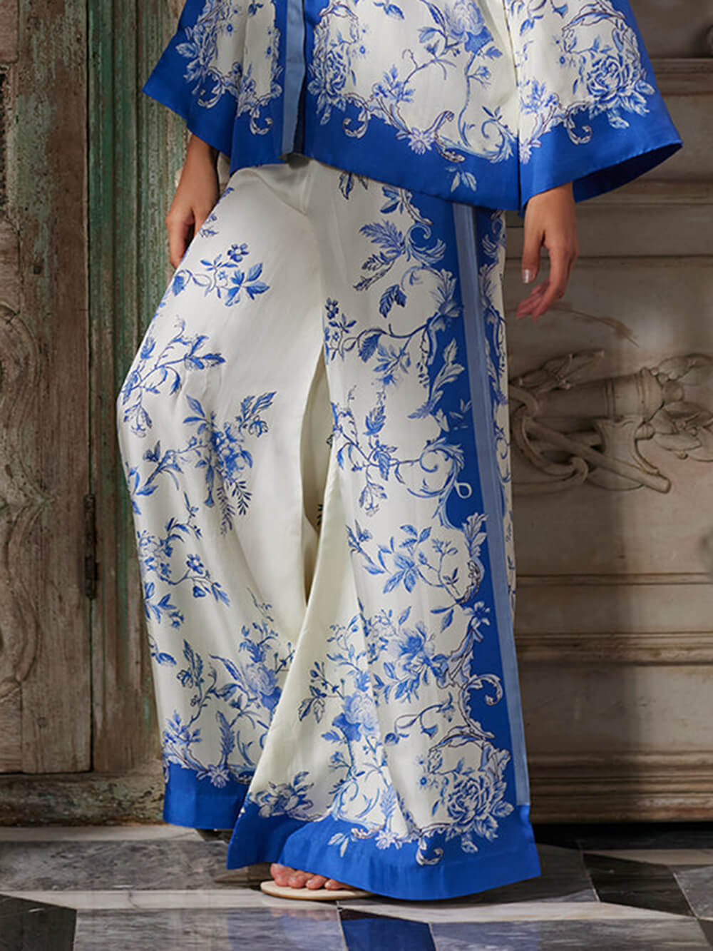 Chic Neckline Digital Print Flared Sleeve Shirt