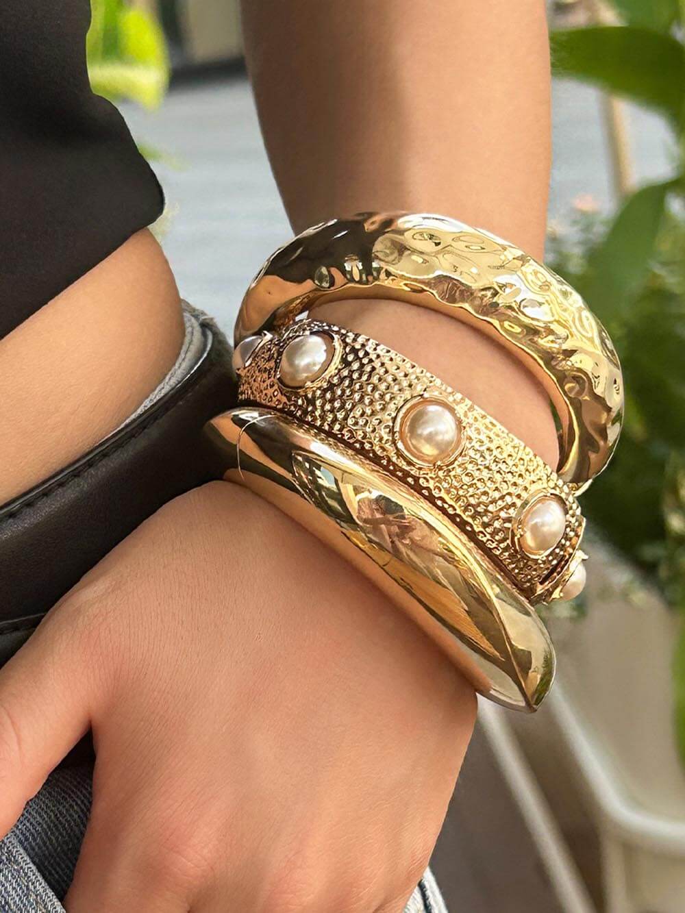 Exaggerated Smooth Hug Irregular Geometric Wide-Edge Spring Bracelet