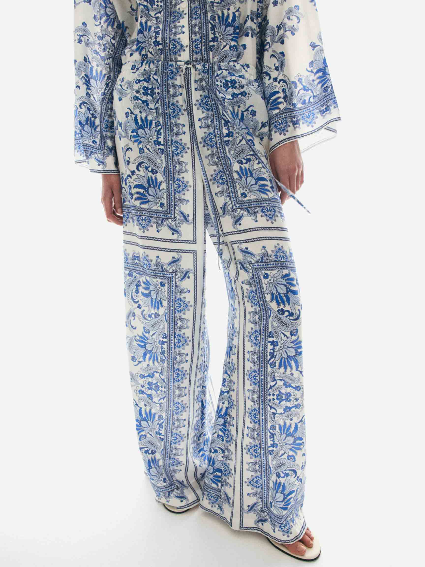 Elegant Porcelain Print Wide-Leg Pants