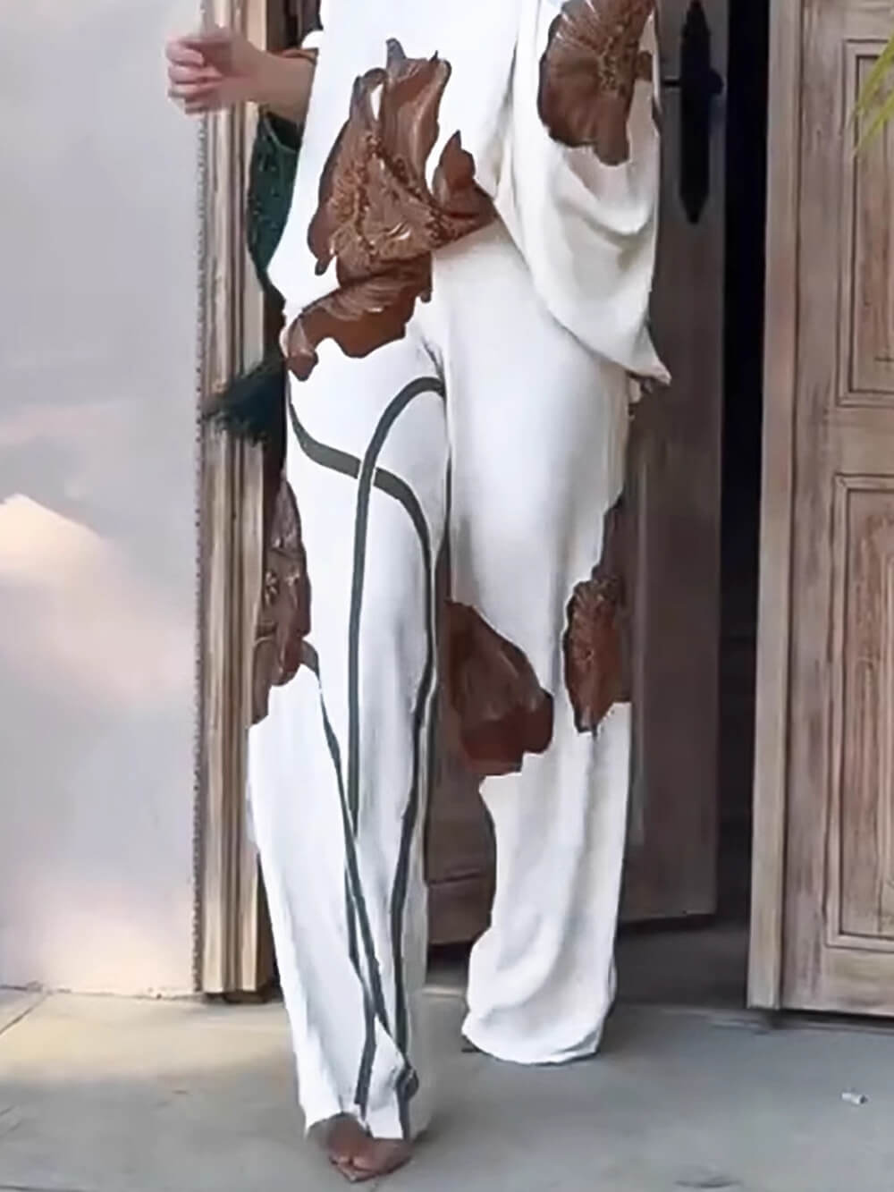 Retro Floral Print Batwing Sleeves Loose-fitting Top