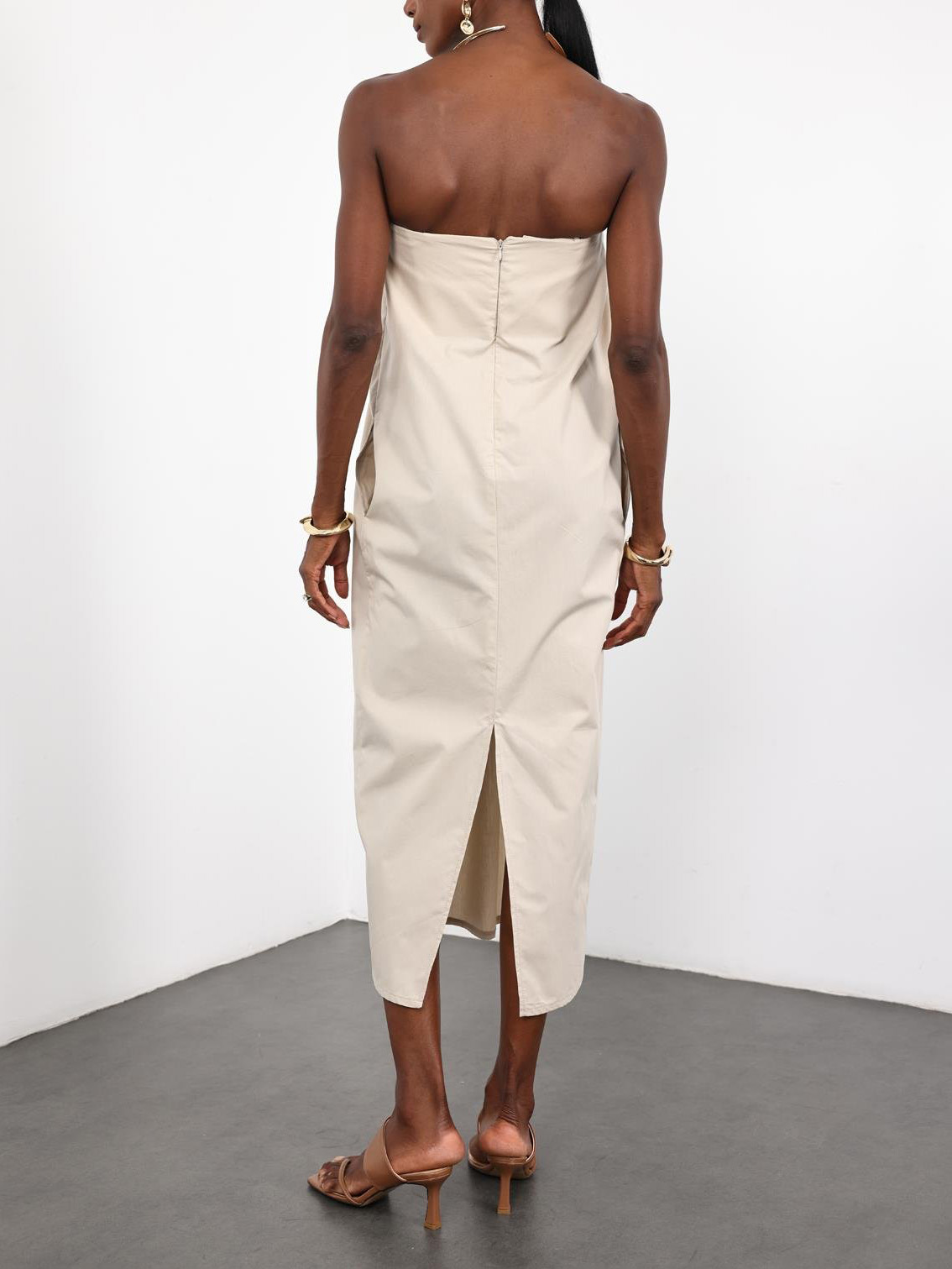 Elegant Beige Pleated Sweetheart Neck Maxi Dress